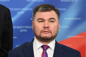 Военнослужащие, которым положено списание кредитных долгов, не должны сталкиваться с отказами из-за правовой неопределённости, уверен первый зампред комитета Госдумы по труду, социальной политике и делам ветеранов.