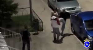 В настоящее время по данному факту полицейскими проводится проверка, устанавливаются участники конфликта и обстоятельства произошедшего.