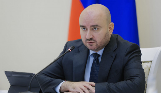 Мужчины  выполняли ликвидацию последствий удара ВСУ.