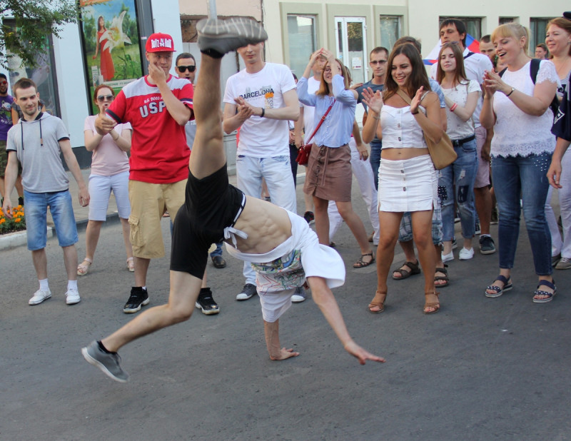 Флешмоб в поддержку сборной. Флешмоб в поддержку сборной. Флэшмоб в новоивановском. Флешмоб в поддержку сборной. Поддержки для флэшмоба.